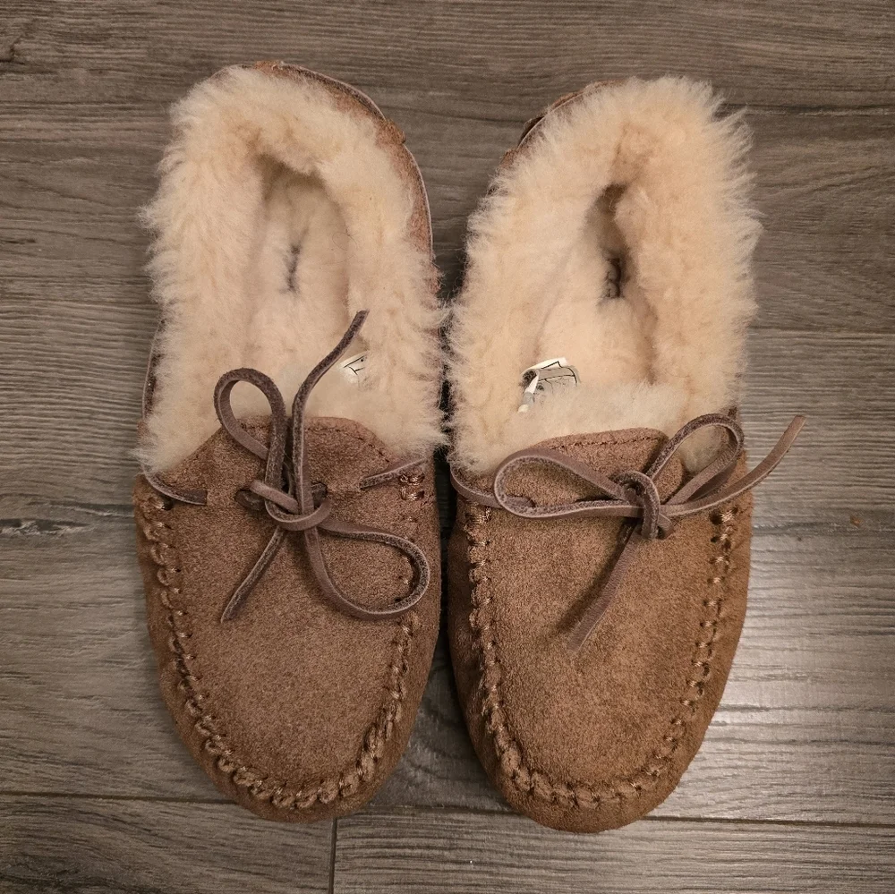 UGG Kids Dakota Moccasin Slipper Chestnut Size 1 Unisex Cozy Comfy Cute